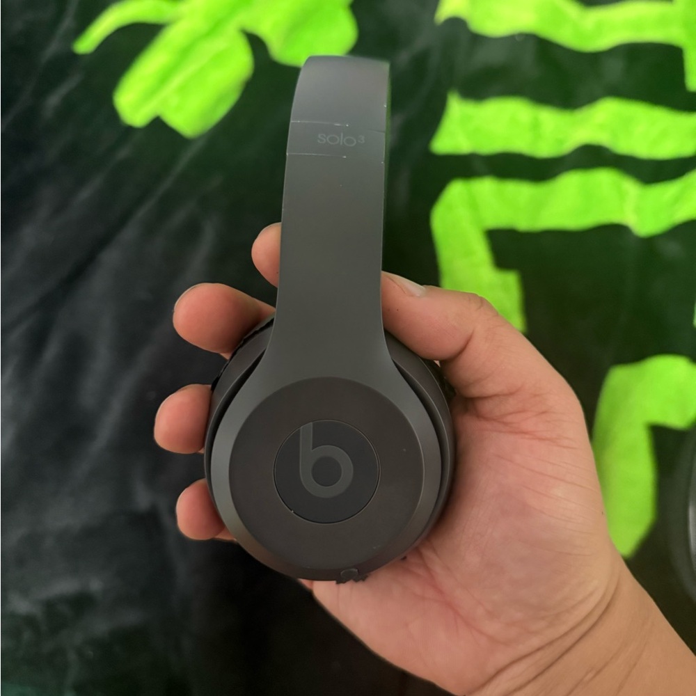 Beats by Dre Solo3 Wireless On-Ear Headphones - Gray